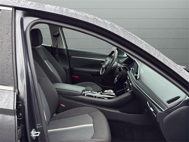 Hyundai Sonata Vehicle Full-screen Gallery Image 15