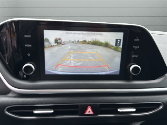 Hyundai Sonata Vehicle Full-screen Gallery Image 21