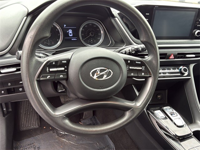 Hyundai Sonata Vehicle Full-screen Gallery Image 23