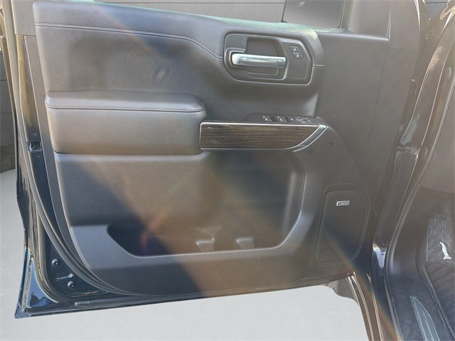 GMC Sierra 1500 Vehicle Full-screen Gallery Image 11