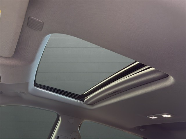 GMC Sierra 1500 Vehicle Full-screen Gallery Image 16