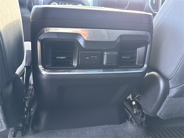 GMC Sierra 1500 Vehicle Full-screen Gallery Image 18