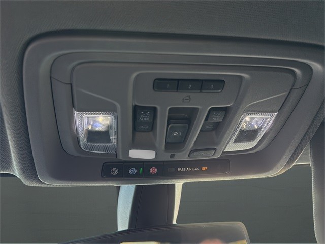 GMC Sierra 1500 Vehicle Full-screen Gallery Image 23