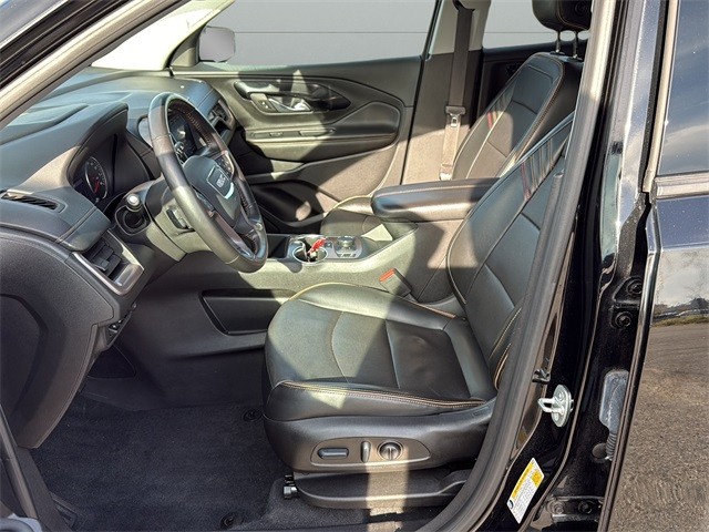 GMC Terrain Vehicle Full-screen Gallery Image 10