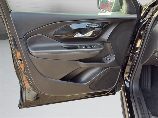 GMC Terrain Vehicle Full-screen Gallery Image 11