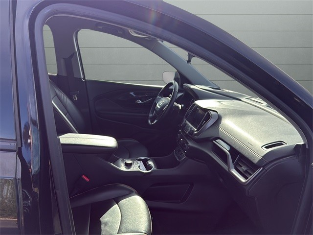 GMC Terrain Vehicle Full-screen Gallery Image 15