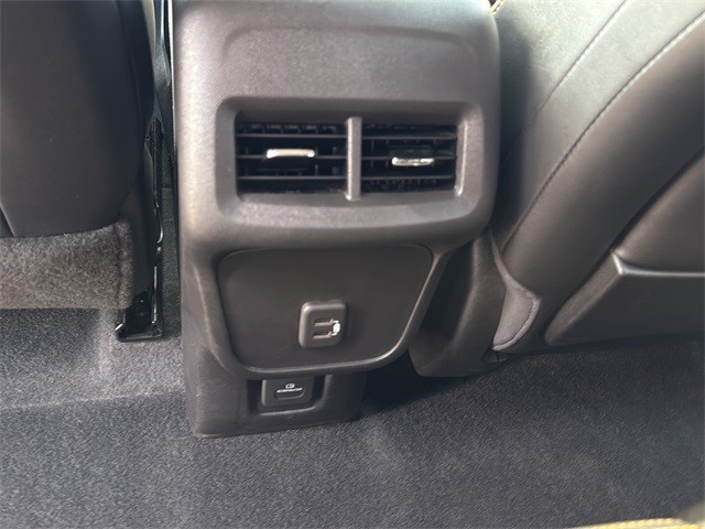 GMC Terrain Vehicle Full-screen Gallery Image 17