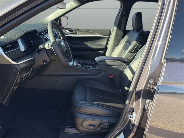 Jeep Grand Cherokee Vehicle Full-screen Gallery Image 10