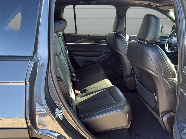 Jeep Grand Cherokee Vehicle Full-screen Gallery Image 14