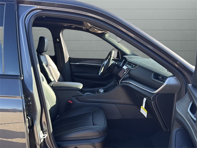 Jeep Grand Cherokee Vehicle Full-screen Gallery Image 15