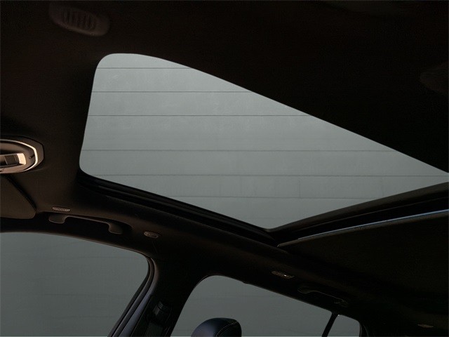 Jeep Grand Cherokee Vehicle Full-screen Gallery Image 16