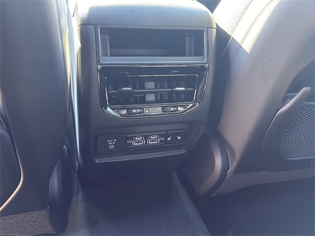 Jeep Grand Cherokee Vehicle Full-screen Gallery Image 18