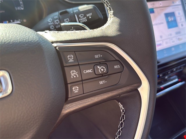 Jeep Grand Cherokee Vehicle Full-screen Gallery Image 19