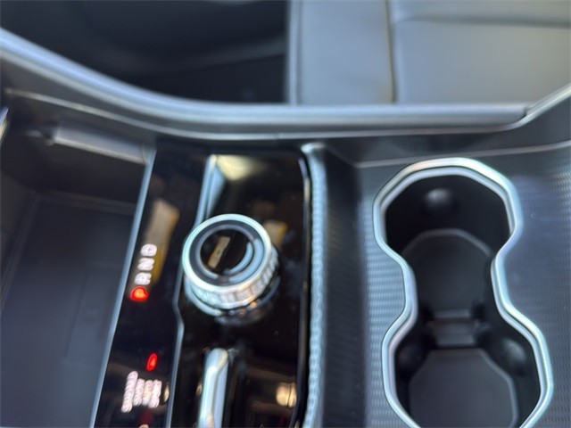 Jeep Grand Cherokee Vehicle Full-screen Gallery Image 21