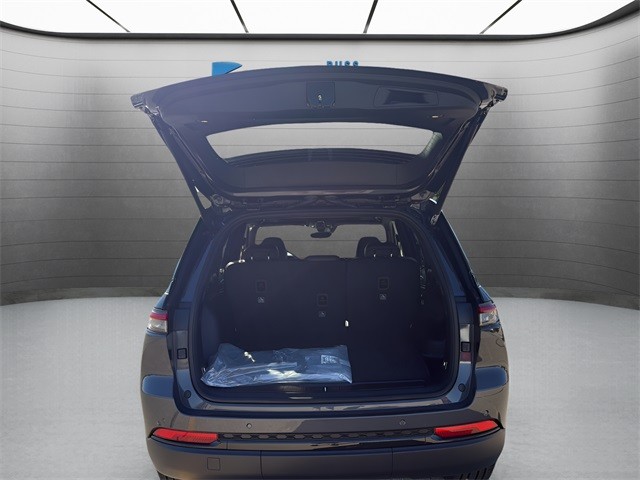 Jeep Grand Cherokee Vehicle Full-screen Gallery Image 26