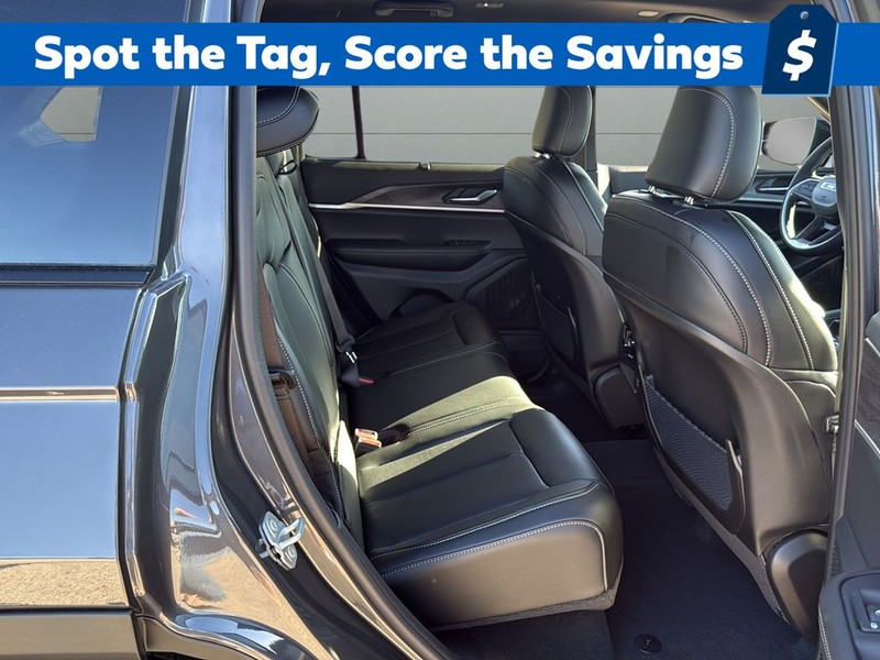 Jeep Grand Cherokee Vehicle Full-screen Gallery Image 14