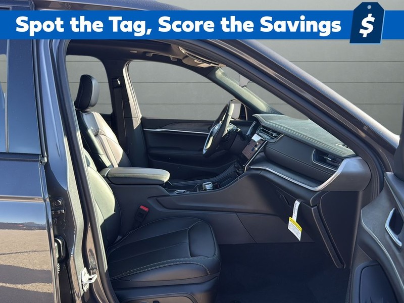 Jeep Grand Cherokee Vehicle Full-screen Gallery Image 15