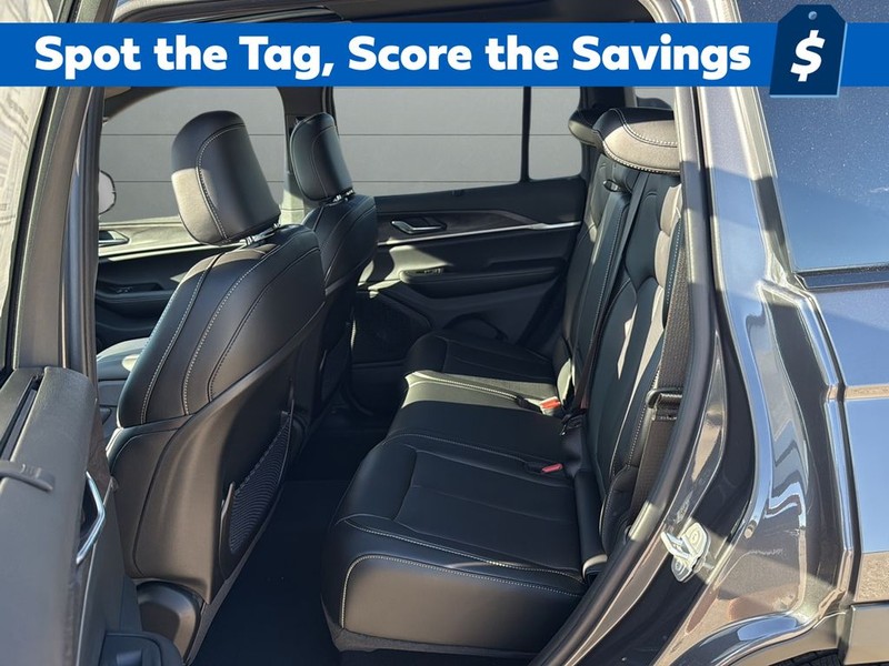 Jeep Grand Cherokee Vehicle Full-screen Gallery Image 17