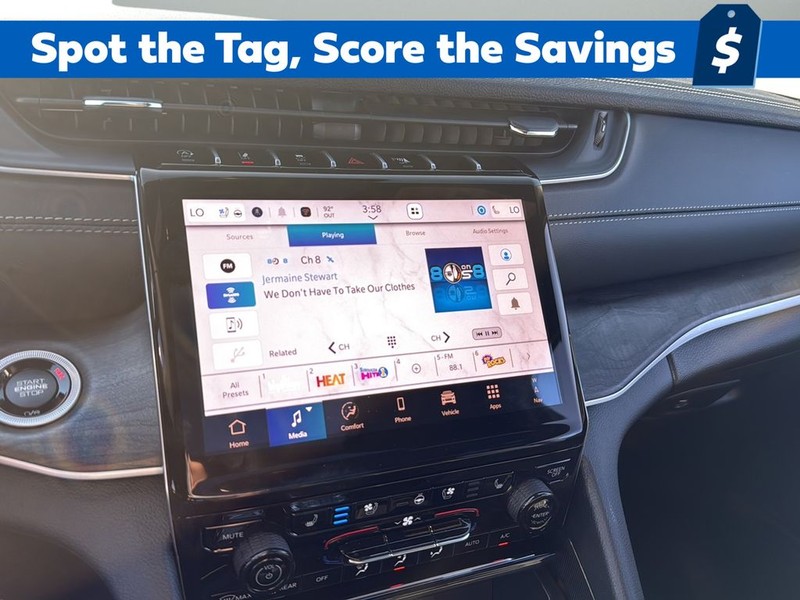 Jeep Grand Cherokee Vehicle Full-screen Gallery Image 22