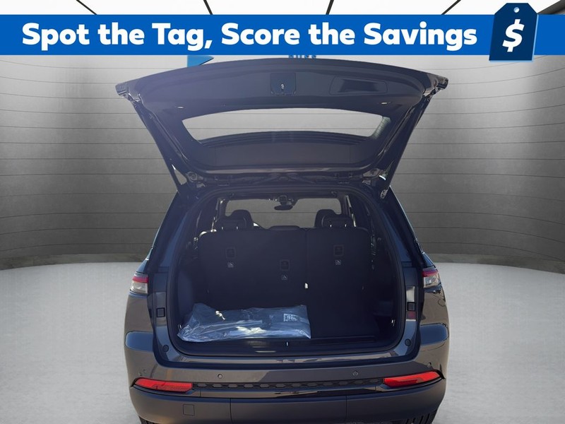 Jeep Grand Cherokee Vehicle Full-screen Gallery Image 26