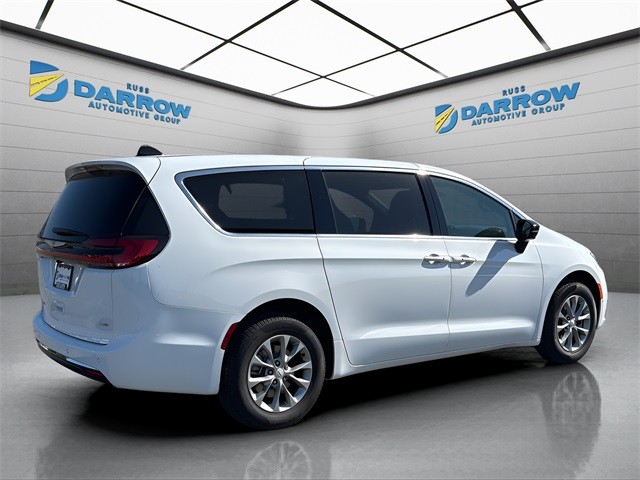Chrysler Pacifica Vehicle Full-screen Gallery Image 5