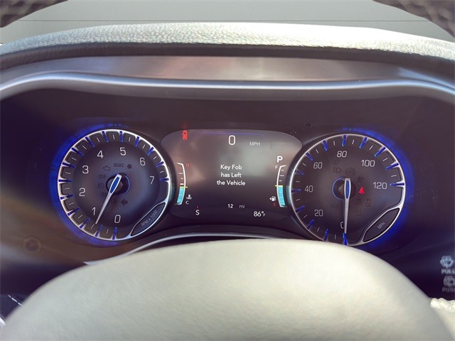 Chrysler Pacifica Vehicle Full-screen Gallery Image 13