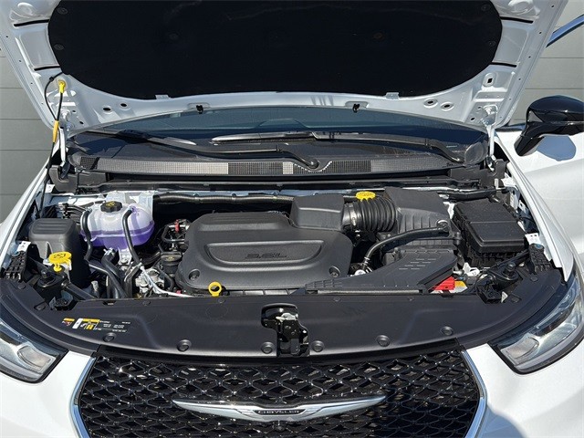 Chrysler Pacifica Vehicle Full-screen Gallery Image 19