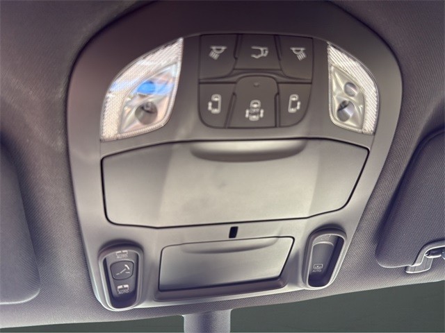 Chrysler Pacifica Vehicle Full-screen Gallery Image 22