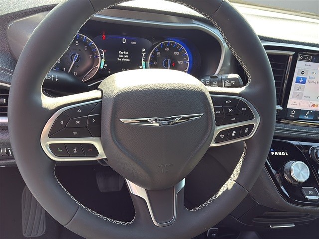 Chrysler Pacifica Vehicle Full-screen Gallery Image 25