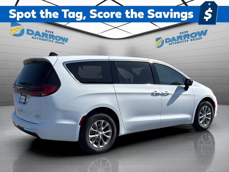 Chrysler Pacifica Vehicle Full-screen Gallery Image 5
