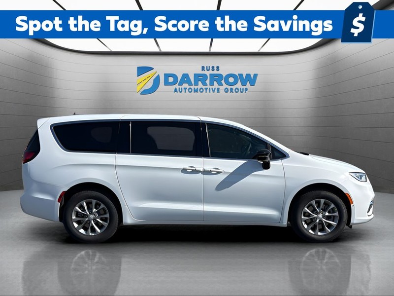 Chrysler Pacifica Vehicle Full-screen Gallery Image 6