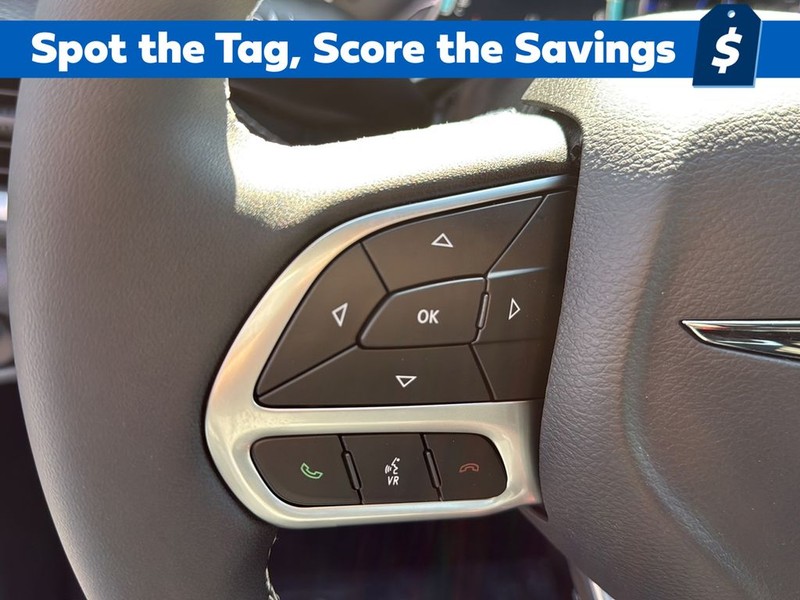 Chrysler Pacifica Vehicle Full-screen Gallery Image 9