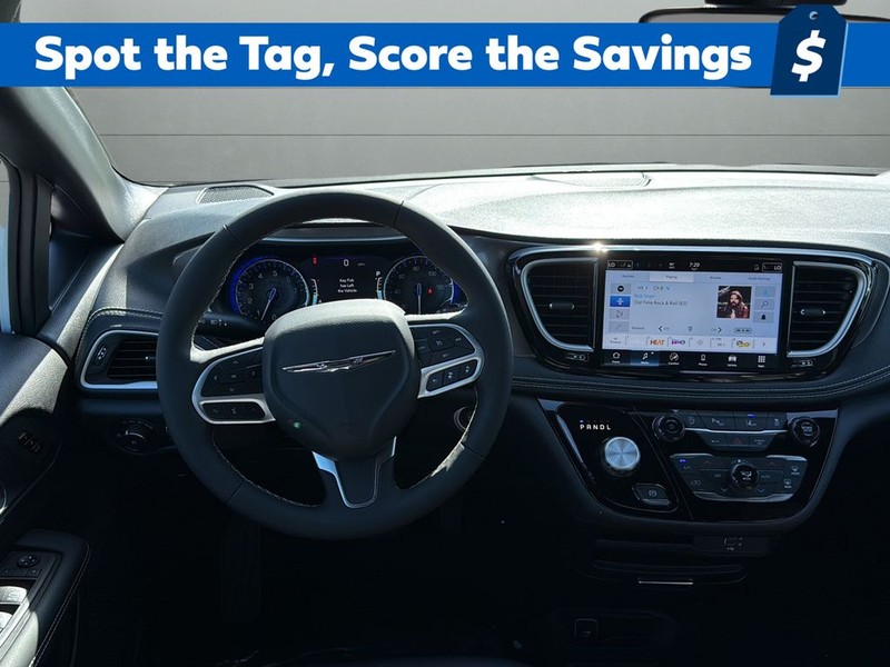 Chrysler Pacifica Vehicle Full-screen Gallery Image 12