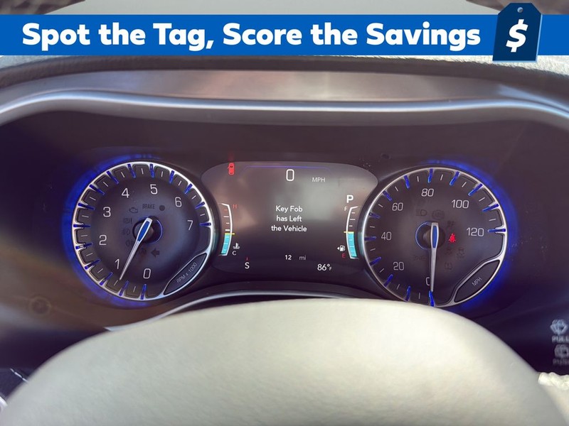 Chrysler Pacifica Vehicle Full-screen Gallery Image 13