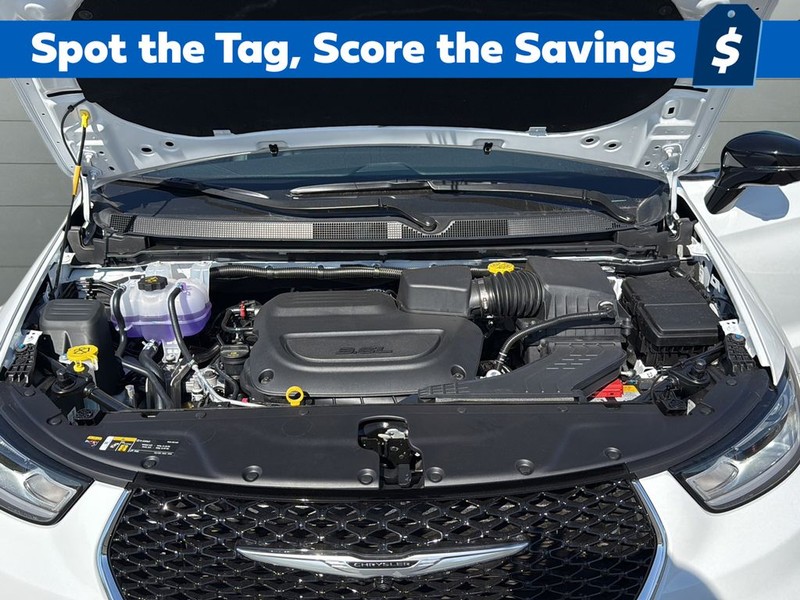 Chrysler Pacifica Vehicle Full-screen Gallery Image 19