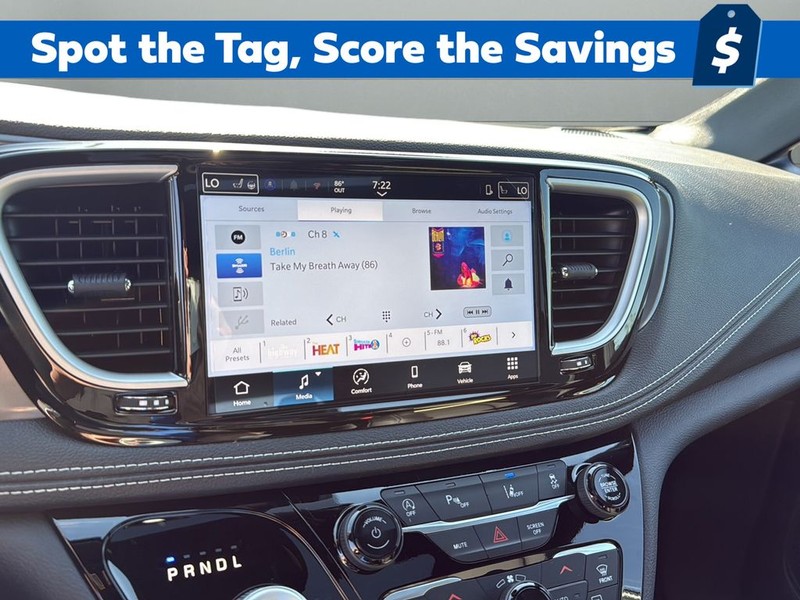 Chrysler Pacifica Vehicle Full-screen Gallery Image 20