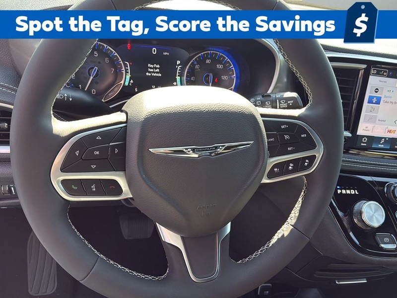 Chrysler Pacifica Vehicle Full-screen Gallery Image 25