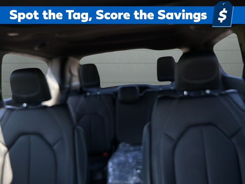 Chrysler Pacifica Vehicle Full-screen Gallery Image 26