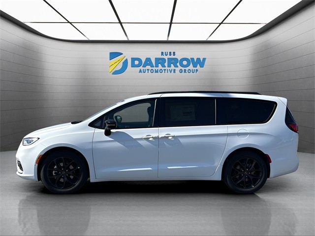 Chrysler Pacifica Vehicle Full-screen Gallery Image 2
