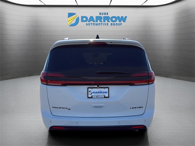 Chrysler Pacifica Vehicle Full-screen Gallery Image 4