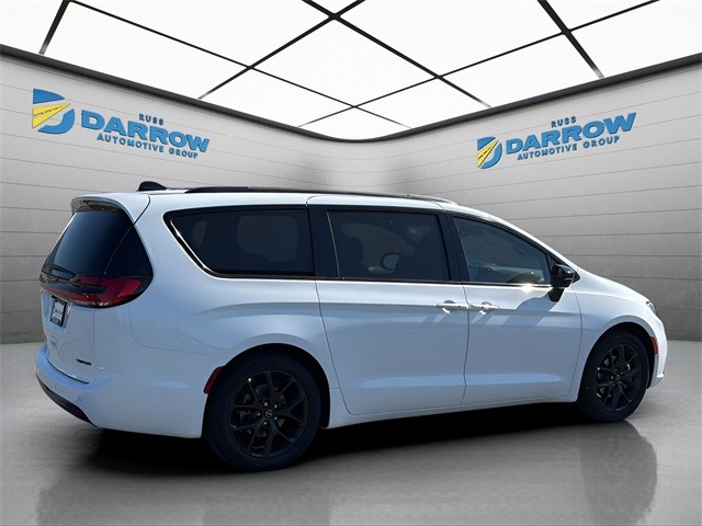 Chrysler Pacifica Vehicle Full-screen Gallery Image 5