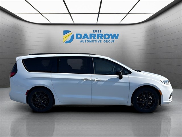 Chrysler Pacifica Vehicle Full-screen Gallery Image 6