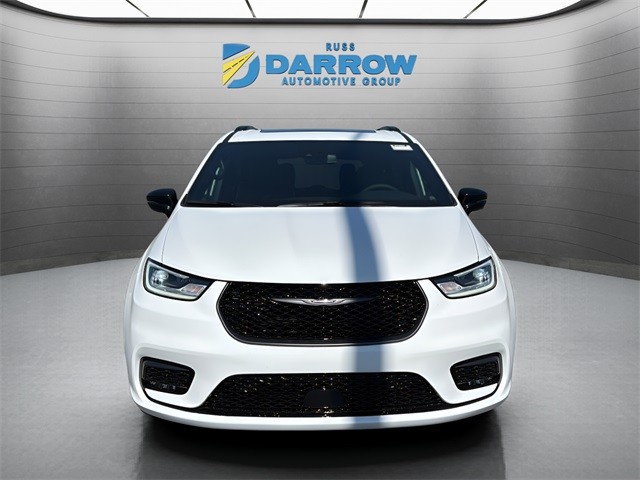 Chrysler Pacifica Vehicle Full-screen Gallery Image 8