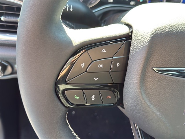 Chrysler Pacifica Vehicle Full-screen Gallery Image 9