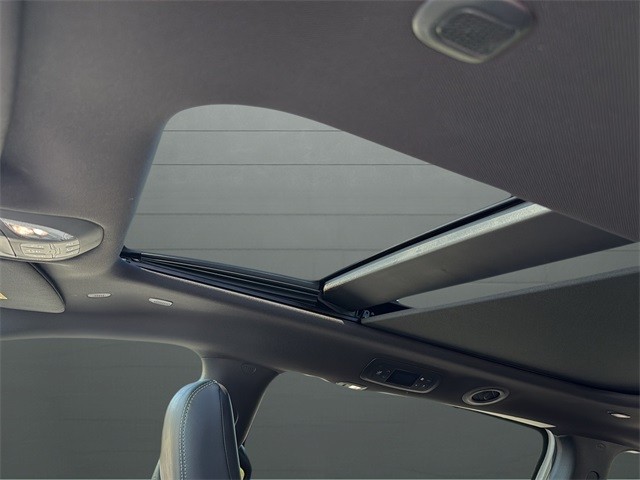 Chrysler Pacifica Vehicle Full-screen Gallery Image 16