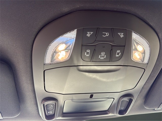 Chrysler Pacifica Vehicle Full-screen Gallery Image 22