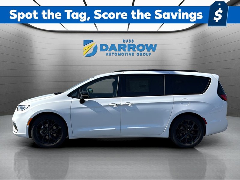 Chrysler Pacifica Vehicle Full-screen Gallery Image 2