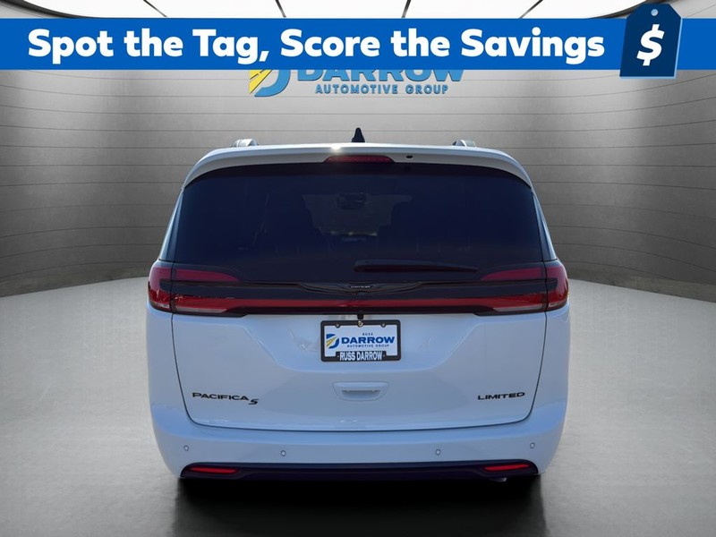 Chrysler Pacifica Vehicle Full-screen Gallery Image 4