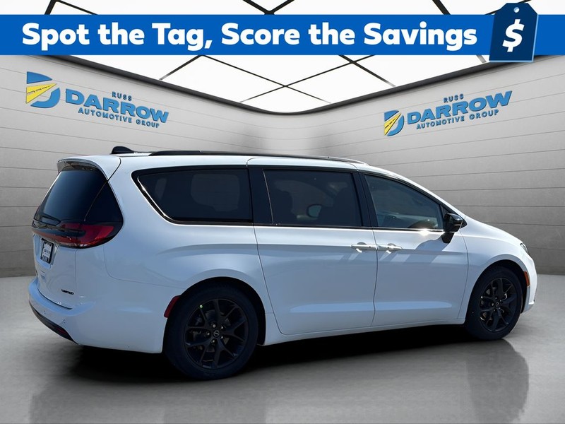 Chrysler Pacifica Vehicle Full-screen Gallery Image 5