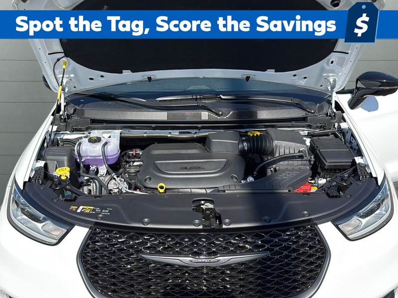 Chrysler Pacifica Vehicle Full-screen Gallery Image 19